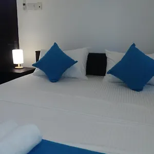 https://queens-airport-residence.kandyhotelsnow.com