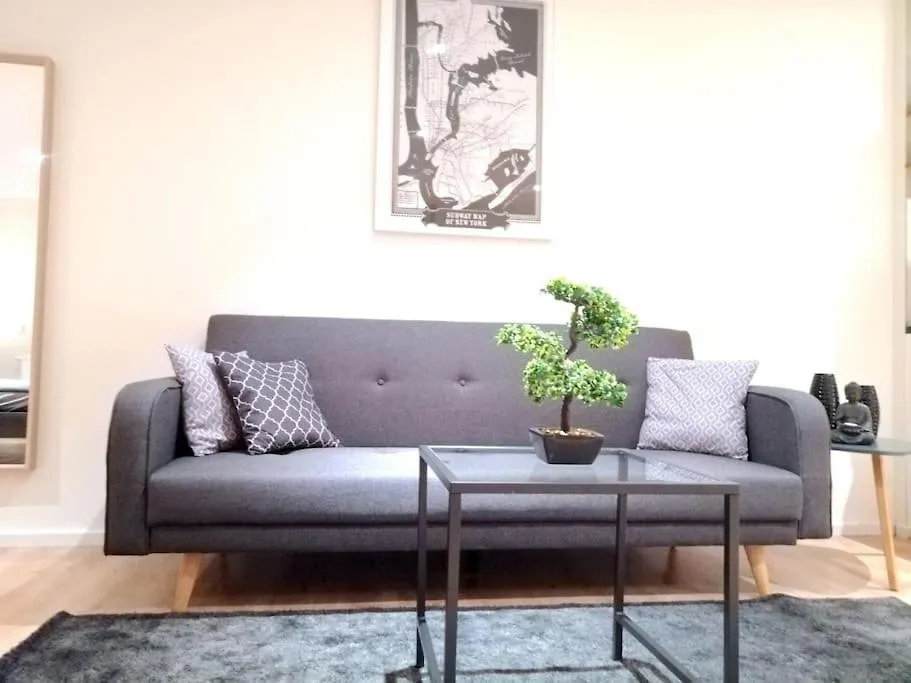 Apartment - Modern, Gemuetlich, Eigener Parkplatz Cologne