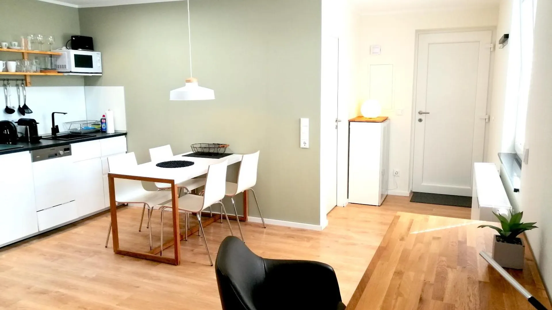 Apartment - Modern, Gemuetlich, Eigener Parkplatz Cologne 0*,  Germany